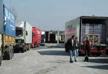 Διευρύνθηκε το εμπορικό έλλειμμα στο εννεάμηνο – Μείωση 4,4% στις εξαγωγές