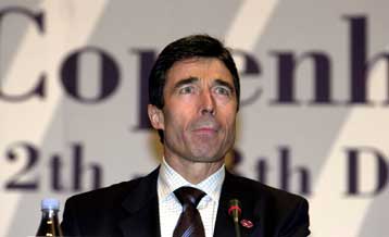 Να αποδεχθούν την οικονομική προσφορά της ΕΕ καλεί τις υποψήφιες χώρες ο Ράσμουσεν