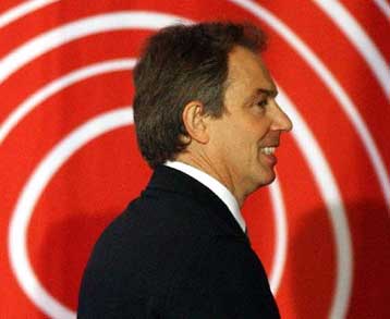 Τουρκία και διεύρυνση στηρίζουν στην Κοπεγχάγη Μπλερ – Σρέντερ