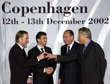 Δέκα χώρες στην ΕΕ το 2004 – «Ημερομηνία για την ημερομηνία» παίρνει η Τουρκία