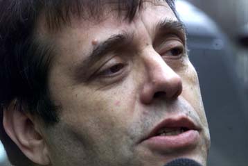 Στη Δικαιοσύνη προσφεύγει ο Κοστούνιτσα κατά της απόφασης ακύρωσης των εκλογών