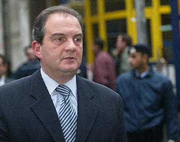 Χαιρετίζει την ένταξη ο Καραμανλής, με επιφυλάξεις για τις αποφάσεις της Κοπεγχάγης
