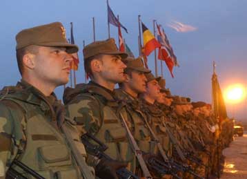 Διπλωματικό επεισόδιο στην ΠΓΔΜ κατά την τελετή αλλαγής φρουράς στην αποστολή του ΝΑΤΟ