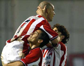 Μόνος πρώτος ο Ολυμπιακός, ακολουθούν ο νικητής Αρης και ο ηττημένος στο ντέρμπι ΠΑΟΚ