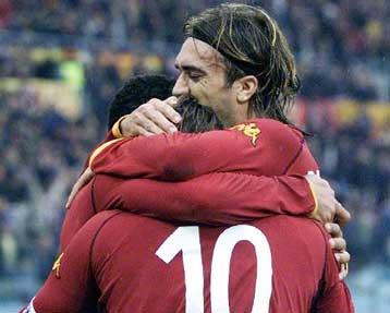 Κράτησε την κορυφή η Μίλαν, νίκες για Ίντερ και Ρόμα-Κέρδισε το ντέρμπι η Λάτσιο