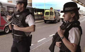 Να αναφέρουν κάθε ύποπτη κίνηση, παρακινεί η Σκότλαντ Γιαρντ τους Βρετανούς πολίτες