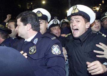 Διαμαρτύρονται οι αστυνομικοί – Κυκλοφοριακά προβλήματα στο κέντρο της Αθήνας