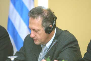 Πλήρη απελευθέρωση των προσλήψεων στους δήμους προαναγγέλλει ο υπουργός Εσωτερικών