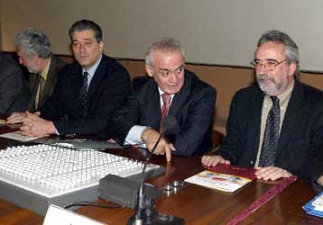 Κύκλο επαφών για τη συγκράτηση των τιμών στην αγορά ανοίγει το υπουργείο Ανάπτυξης