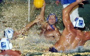 Πήρε το εισιτήριο για τους «4» του Κυπέλλου πόλο ο Ολυμπιακός με 6-5 τη Βουλιαγμένη