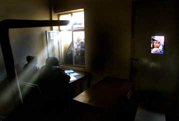 Δύο δισ. δολάρια στο Αφγανιστάν για το 2003