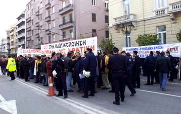 Να μπει τέλος στο κυκλοφοριακό χάος των διαδηλώσεων, ζητά ο πρωθυπουργός