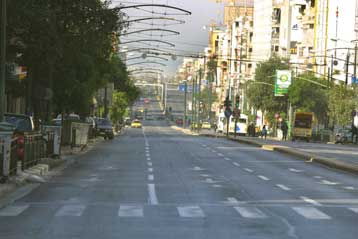 Αναβάλλονται οι κυκλοφοριακές ρυθμίσεις του ΥΠΕΧΩΔΕ στη λεωφόρο Ποσειδώνος