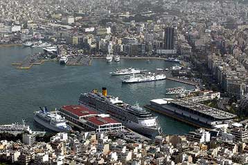 Απαγορεύτηκε ο απόπλους από τα λιμάνια Πειραιά και Ραφήνας λόγω των θυελλωδών ανέμων