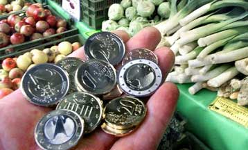 Το ευρώ «κατηγορούν» οι Ευρωπαίοι πολίτες για την άνοδο του πληθωρισμού