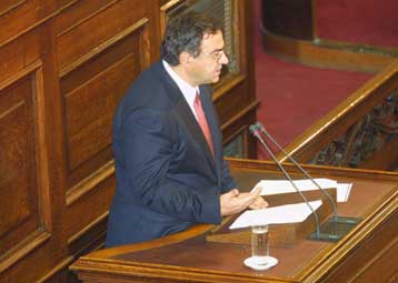 Αντεγκλήσεις περί «δημιουργικής λογιστικής» στη συζήτηση για τον προϋπολογισμό