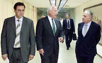 Αποσύρθηκαν προτού κυκλοφορήσουν τα λαϊκά ομόλογα μετά τις αντιδράσεις των τραπεζών