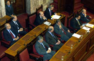 Με οξείες αντιπαραθέσεις συνεχίζεται η συζήτηση για τον Προϋπολογισμό