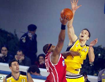 «Ερυθρόλευκο» το ντέρμπι και «πράσινη» η κορυφή