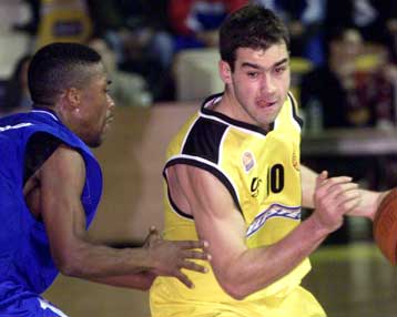 Δύο στα δύο για το Μαρούσι του Γιαννάκη, 76-58 το Ηράκλειο-Νίκη για τον ΠΑΟΚ