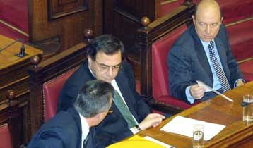 «Πέρασε» ο προϋπολογισμός του 2003 τα ξημερώματα της Δευτέρας