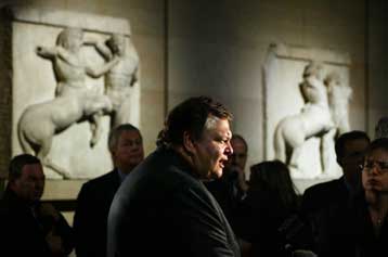 Ρεπόρτερ σε κρυφή αποστολή στο Βρετανικό Μουσείο αποκαλύπτει… το χάος