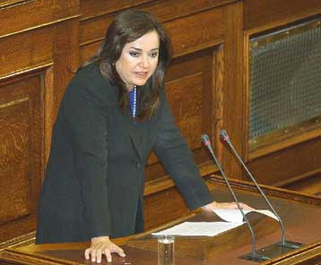 Η Ντόρα Μπακογιάννη αποχαιρέτισε τη Βουλή για να αναλάβει δήμαρχος