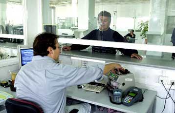 Αναστολή της απεργίας τους αποφάσισαν οι εφοριακοί υπάλληλοι