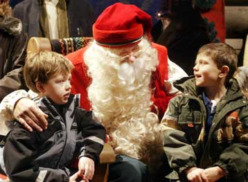 Χριστουγεννιάτικη κάρτα μήκους 40 μέτρων θα λάβει ο Αη Βασίλης στη Φινλανδία