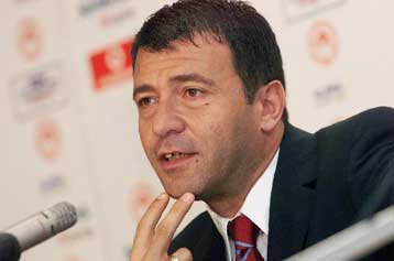 Ανοικτό το ενδεχόμενο να αναλάβει τον ΑΠΟΕΛ ο Τάκης Λεμονής