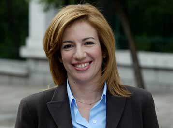 Συνεργασία με Ντόρα και διαρκή διάλογο με την κυβέρνηση υπόσχεται η Φώφη Γεννηματά