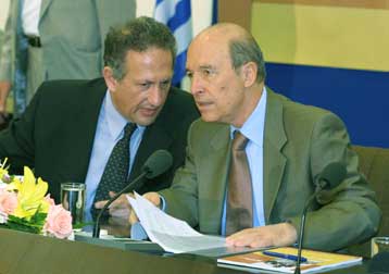 Το σχέδιο αλλαγών του εκλογικού νόμου παραδίδει στον πρωθυπουργό ο Κώστας Σκανδαλίδης