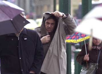 Υποχωρεί η κακοκαιρία τη Δευτέρα – Πρωτοχρονιά με ισχυρές βροχές προβλέπει η ΕΜΥ
