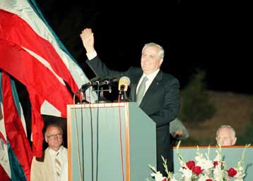 Την πιθανότητα έκδοσης του Μ.Μιλουτίνοβιτς στο ICTY εξετάζει η σερβική δικαιοσύνη