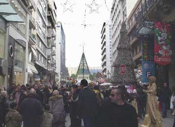 Έως τις 18:00 ανοιχτά τα εμπορικά καταστήματα, έως τις 20:00 τα πολυκαταστήματα