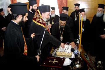 Με αναφορές Χριστόδουλου στον πόλεμο στο Ιράκ, κόπηκε η πίτα στην Αρχιεπισκοπή