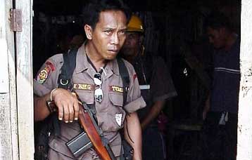 Εννέα νεκροί και 32 τραυματίες από την επίθεση με χειροβομβίδες στις Φιλιππίνες