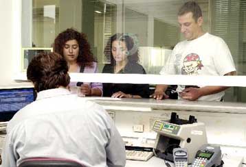 Καταργείται μέχρι τις 31 Οκτωβρίου η διάτρηση των φορολογικών στοιχείων