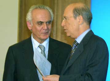 Ο πολίτης στο επίκεντρο των εξελίξεων στην αγορά συμφώνησαν Σημίτης – Τσοχατζόπουλος