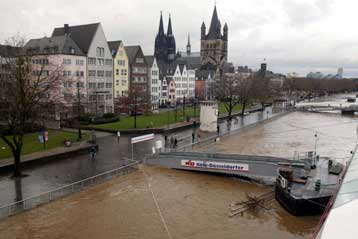 Πέντε νεκροί και σημαντικές καταστροφές από τη σφοδρή κακοκαιρία στη Δυτική Ευρώπη