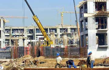 Την έκδοση οικοδομικών αδειών από ιδιώτες μηχανικούς προωθεί το ΥΠΕΧΩΔΕ