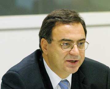 Μέτρα για αναδρομικά, μισθούς και αποταμιεύσεις ανακοινώνει η κυβέρνηση