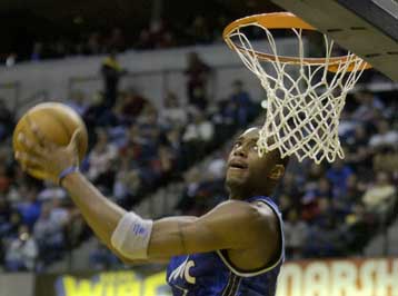 Επιστροφή στις νίκες για τους Χόρνετς της Νέας Ορλεάνης με 29 πόντους του Μάσμπερν