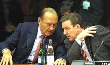 Υπέρ της αποφυγής του πολέμου εναντίον του Ιράκ τάσσονται Σιράκ και Σρέντερ