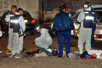 Με αντίποινα απαντά η ισραηλινή κυβέρνηση στη διπλή επίθεση αυτοκτονίας στο Τελ Αβίβ