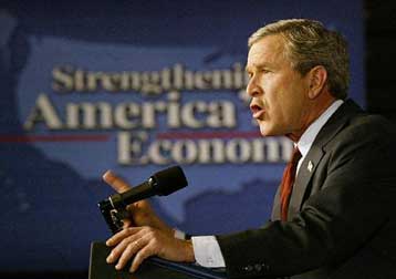 Πακέτο μέτρων ύψους 674 δισ. δολαρίων ανακοίνωσε ο Τζ.Ο.Μπους