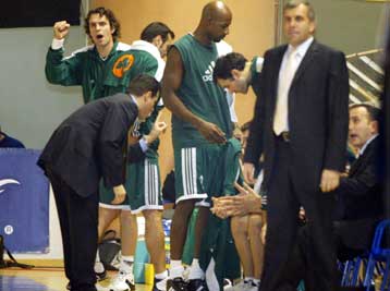 Το πάθημα να γίνει μάθημα ζητά ο Ομπράντοβιτς από τους παίκτες του ΠΑΟ