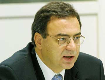 Με επικρίσεις υποδέχθηκε τις ανακοινώσεις για τα «λαϊκά ομόλογα» η αντιπολίτευση