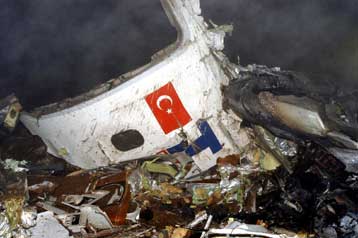 Στους 75 οι νεκροί από τη συντριβή του τουρκικού αεροσκάφους στο Ντιγιάρμπακιρ