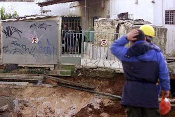 Μικρές ζημιές σε 12 κτίρια από την καθίζηση στα έργα του μετρό στο Χαλάνδρι